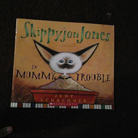 Books - Picture 4 of 4